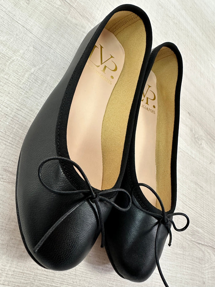 Ballerine in nappa, con laccetto fiocchetto. Artigianali e  Made in Italy. Numeri Disponibili dal 36 al 42. Calzata Regolare