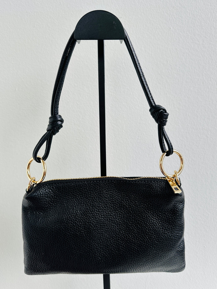 Borsa 100% pelle fiorentina. Borsa rettangolare con manico a spalla, tracolla interna regolabile e tasca interna. Accessori Artigianali. MISURE: 16 cm X 25,5 cm