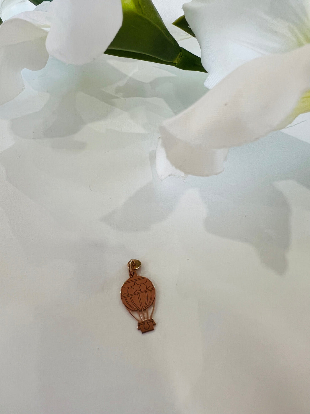 Ciondolo a forma di mongolfiera  in Argento 925 bagnato nell'oro rosa.