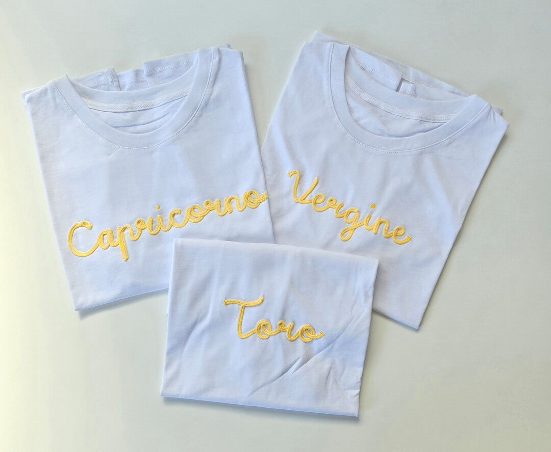 T-shirt basic con segno zodiacale ricamato