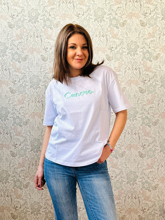 T-shirt basic con segno zodiacale ricamato: cancro