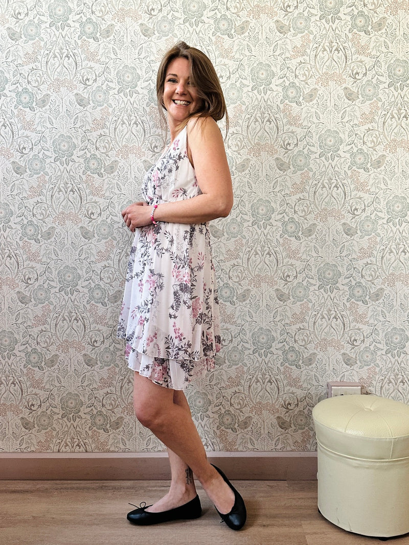 Abito Rose: Abito a fantasia floreale con scollo a V ed elastico in vita