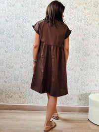 Abito da donna estivo con maniche frou frou. Colore: Marrone Retro