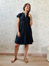 Abito da donna estivo con maniche frou frou. Colore: Nero