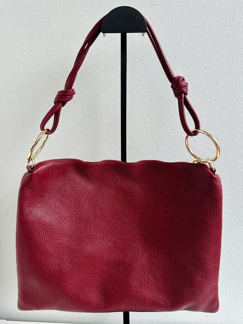 Borsa 100% pelle fiorentina. Borsa rettangolare con manico a spalla, tracolla interna regolabile e tasca interna. Accessori artigianali MISURE: 25 cm X 36,5 cm  