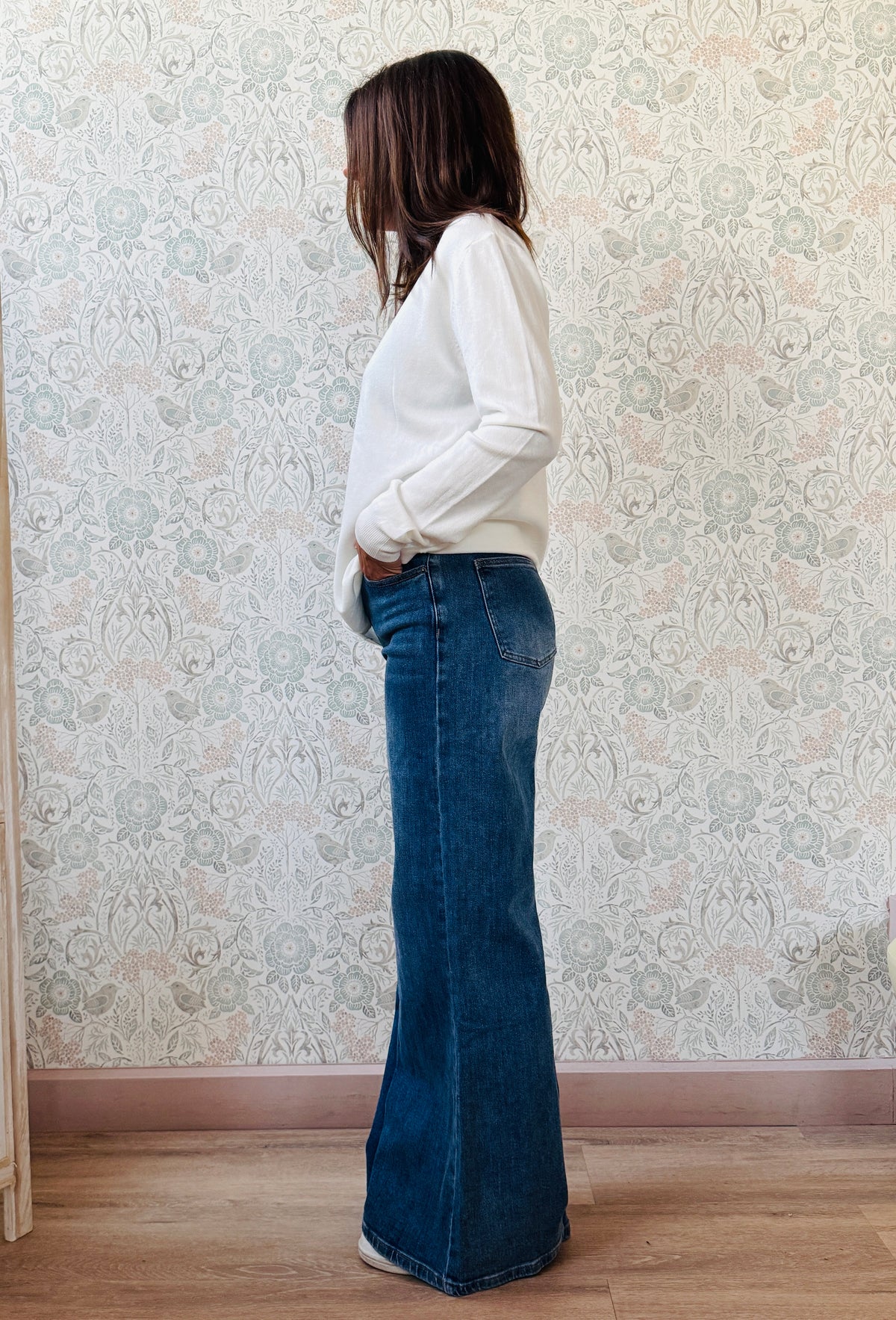 Cardigan donna con scollo tondo e bottoncini. Taglio regolare e vestibilità morbida e ampia. Taglia unica consigliata fino alla 46/48. Outfit Made in Italy   