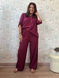 Completo 100% cotone composto da pantalone a palazzo con tasche laterali e camicia alla coreana