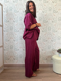 Completo 100% cotone composto da pantalone a palazzo con tasche laterali e camicia alla coreana