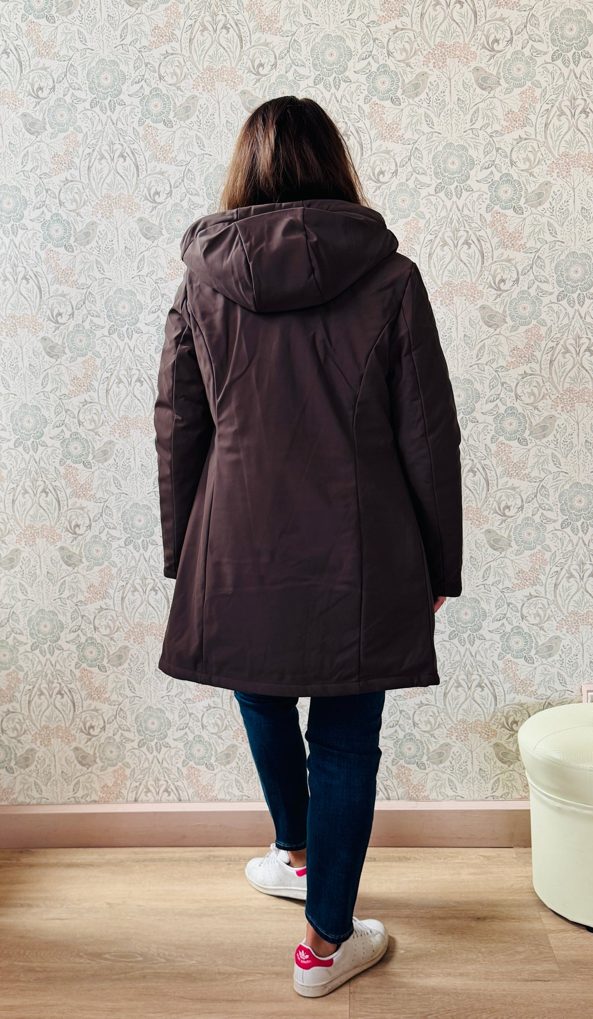 Giubbotto 3 in 1 lungo (parte liscia, parte piumino e piumino removibile) con chiusura zip e tasche laterali con zip.  