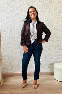 Giacca donna effetto camoscio con zip e colletto, con tasche aperte sul davanti. Taglia unica consigliata fino alla 44/46. Outfit Must-Haves Made in Italy 