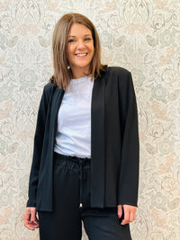Giacca blazer nera comoda, leggera ed  elegante. 