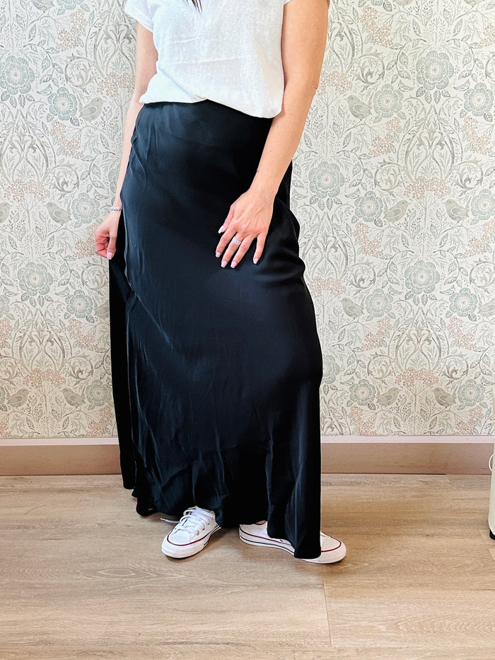 Gonna Longuette Raso Nero - Abbigliamento Donna Made in Italy Must Have