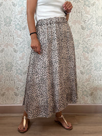 Gonna bianca midi con stampa animalier. Elastico in vita.