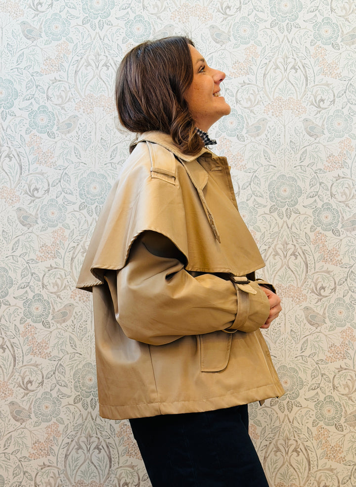 Trench Corto Mantella