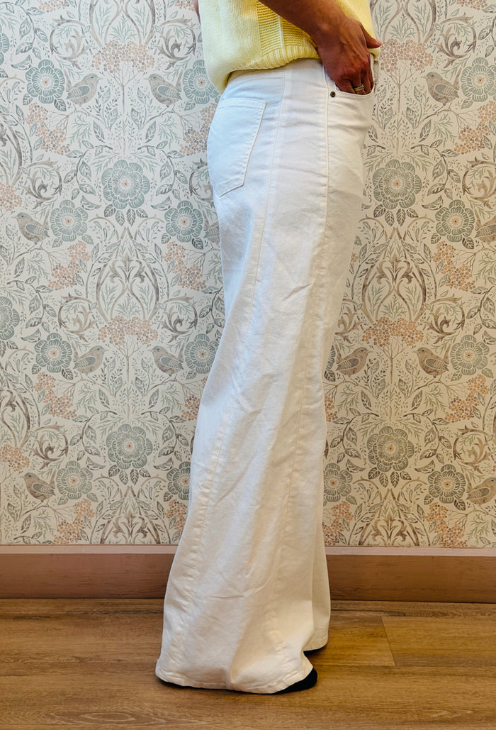 jeans wide white