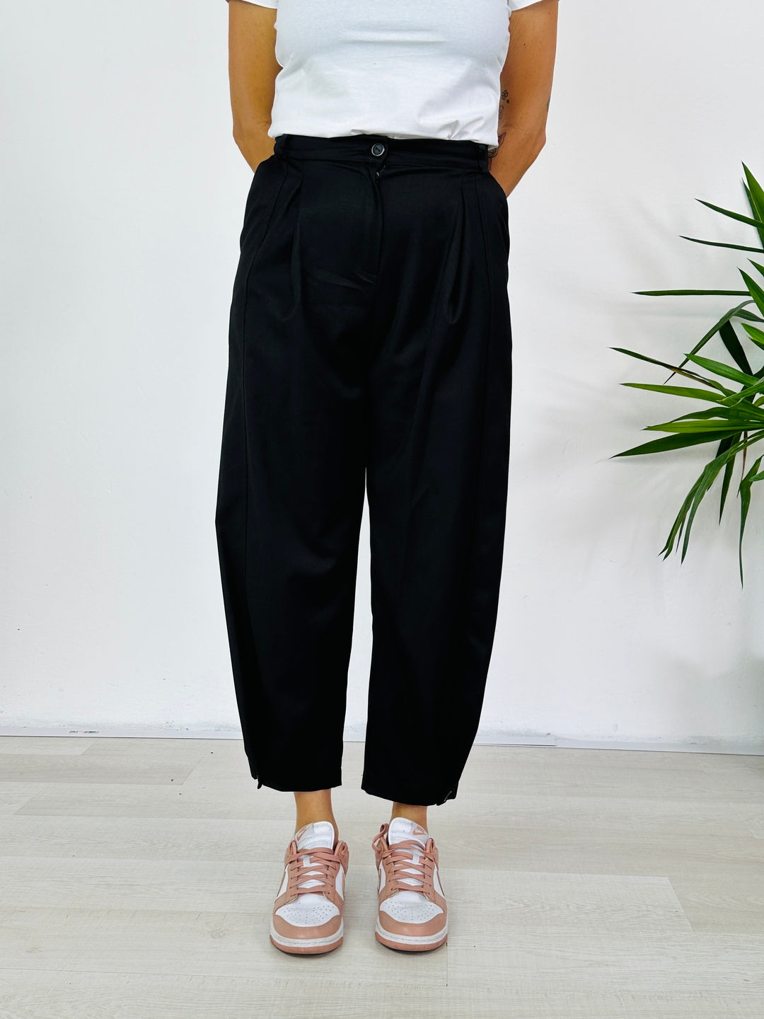 la valigia a pois Pantalone Carrot Black