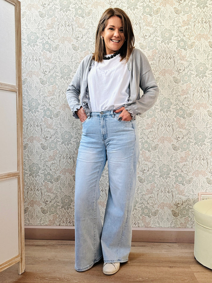 Jeans donna chiari a vita alta, a zampa, morbidi e comodi.