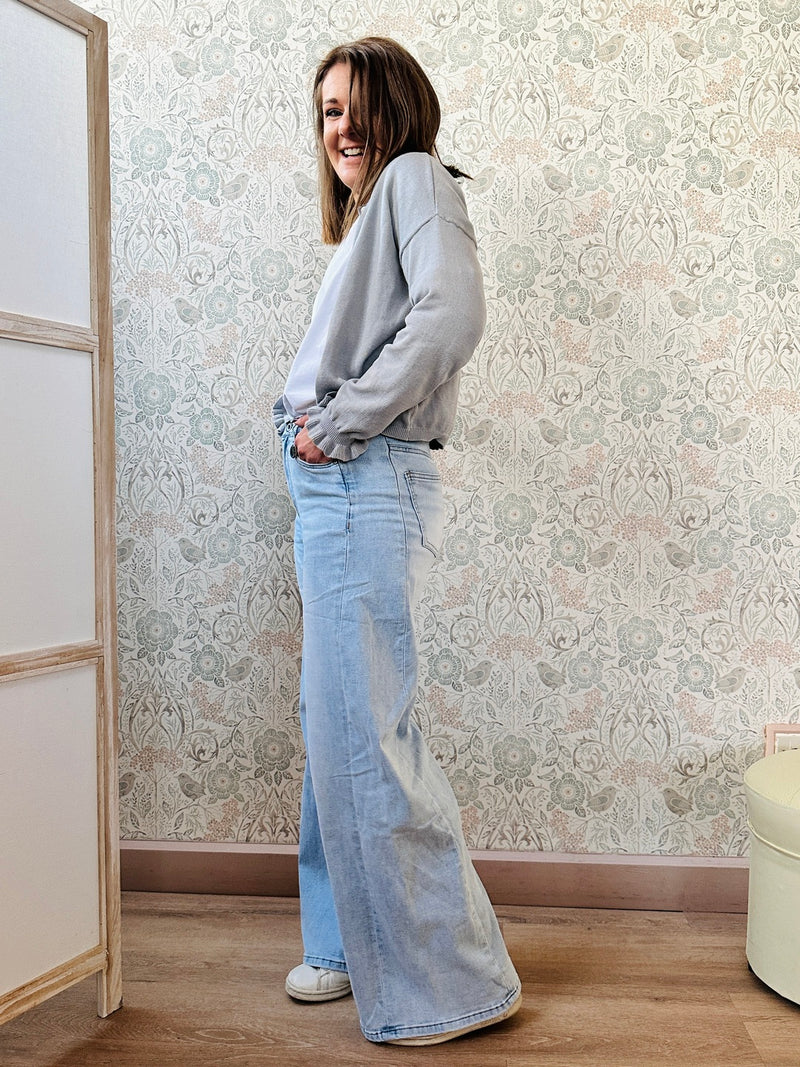 Jeans donna chiari a vita alta, a zampa, morbidi e comodi.