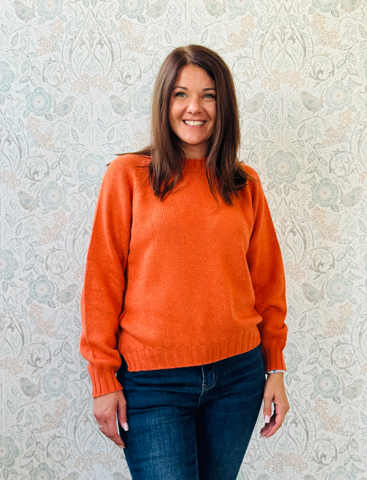 Maglione misto lana, a trama grossa con scollo all'americana e taglio regolare. Taglia unica consigliata fino alla 44/46. Outfit Must-Haves Made in Italy 