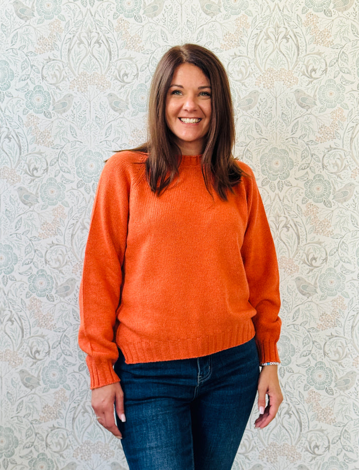 Maglione misto lana, a trama grossa con scollo all'americana e taglio regolare. Taglia unica consigliata fino alla 44/46. Outfit Must-Haves Made in Italy 