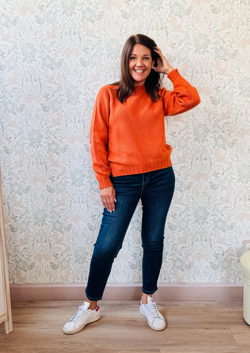 Maglione misto lana, a trama grossa con scollo all'americana e taglio regolare. Taglia unica consigliata fino alla 44/46. Outfit Must-Haves Made in Italy 