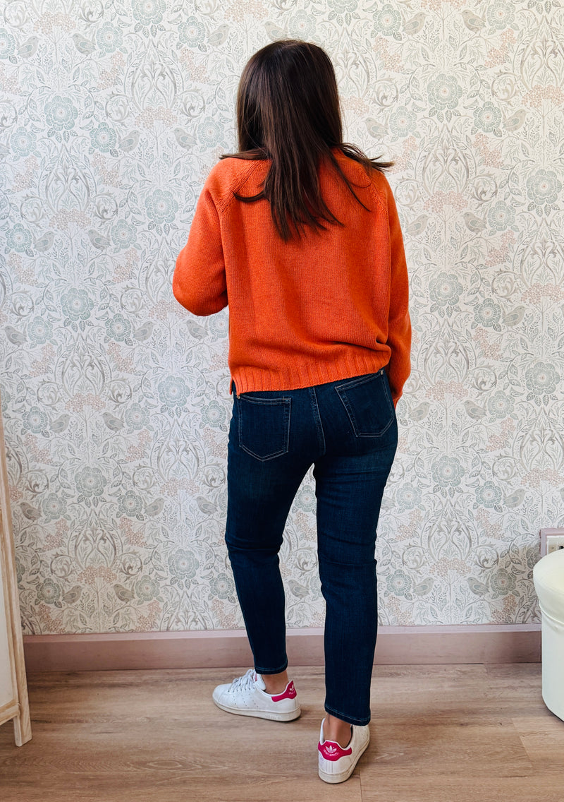 Maglione misto lana, a trama grossa con scollo all'americana e taglio regolare. Taglia unica consigliata fino alla 44/46. Outfit Must-Haves Made in Italy 