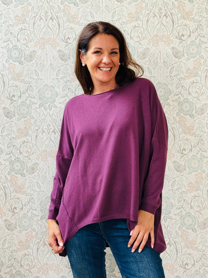 Maglione mezza-stagione da donna con scollo tondo ampio. Blusa dalla vestibilità morbida e comoda. 