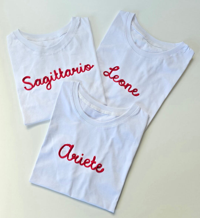 T-shirt basic con segno zodiacale ricamato