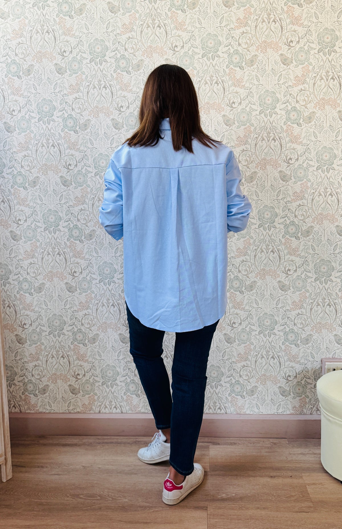 Camicia a manica lunga con colletto e dettaglio cuore ricamato. Taglio regolare e vestibilità morbida. Outfit Must-Haves Made in Italy. TU fino alla 46/48  