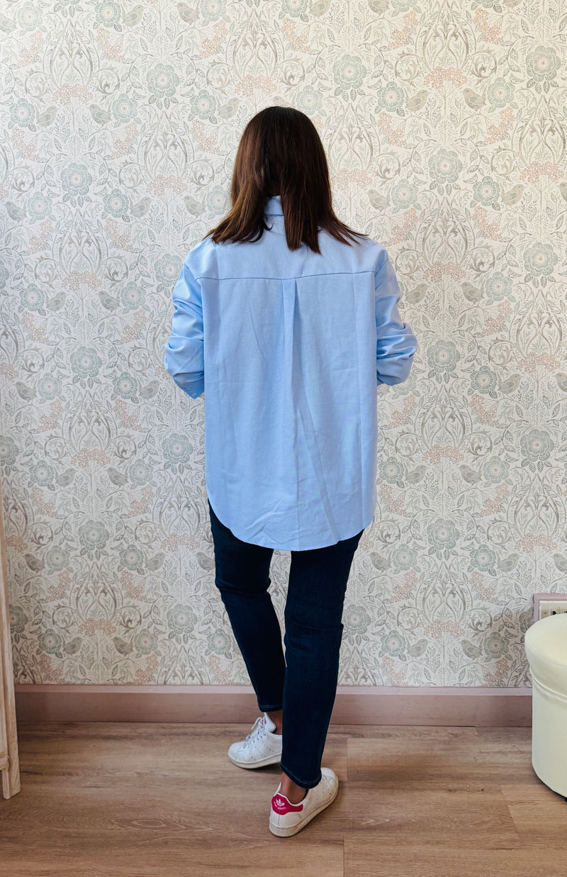 Camicia a manica lunga con colletto e dettaglio cuore ricamato. Taglio regolare e vestibilità morbida. Outfit Must-Haves Made in Italy. TU fino alla 46/48  