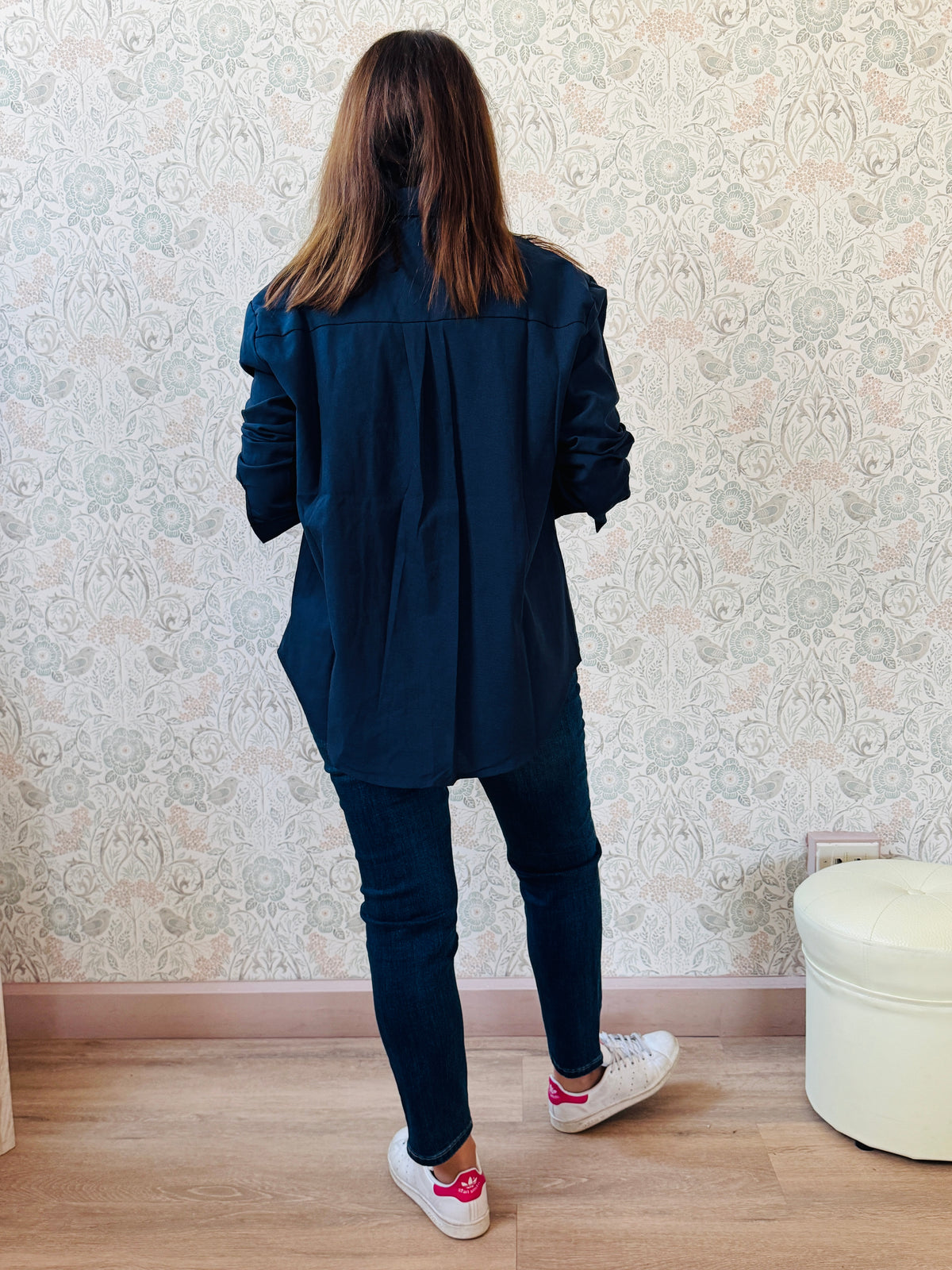 Camicia a manica lunga con colletto e dettaglio cuore ricamato. Taglio regolare e vestibilità morbida. Outfit Must-Haves Made in Italy. TU fino alla 46/48 